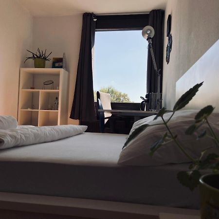 Private Room With Free Parking Coblenza Exterior foto