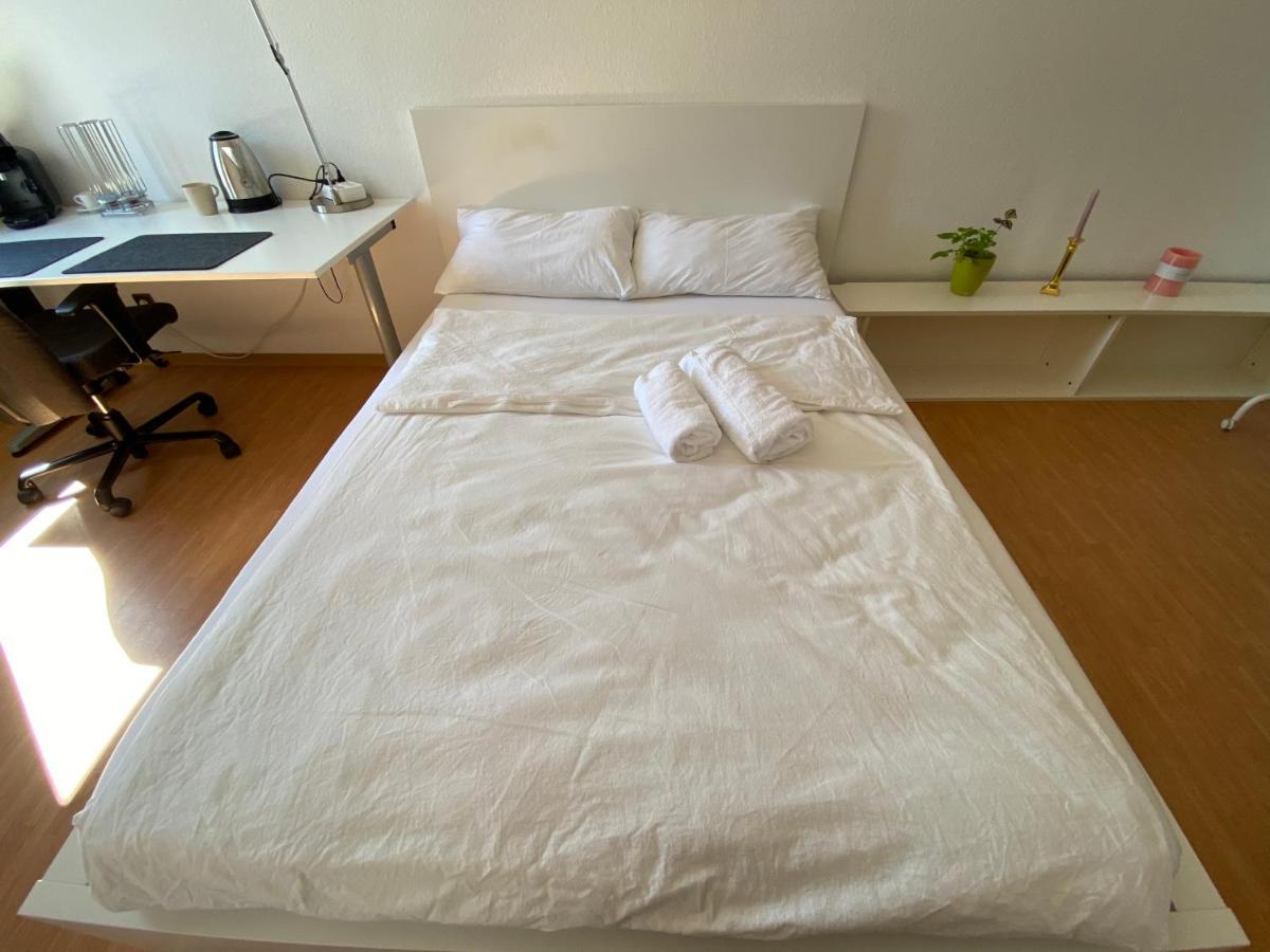Private Room With Free Parking Coblenza Exterior foto